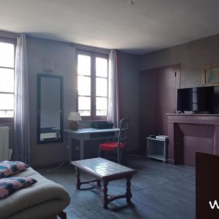Appartement Centre Ville Avec Balcon -Terrasse Prive Tulle Luaran gambar